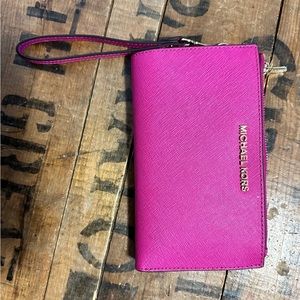 Michael Kors Adele smartphone wallet- NWOT